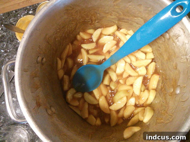 apple pie filling mixture simmering