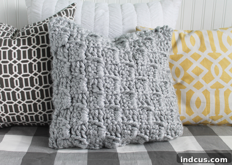 Chunky stitch crochet pillow tutorial: Weaving in ends for a tidy finish