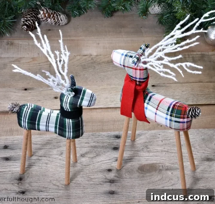 DIY Plaid Fabric Reindeer Christmas Craft
