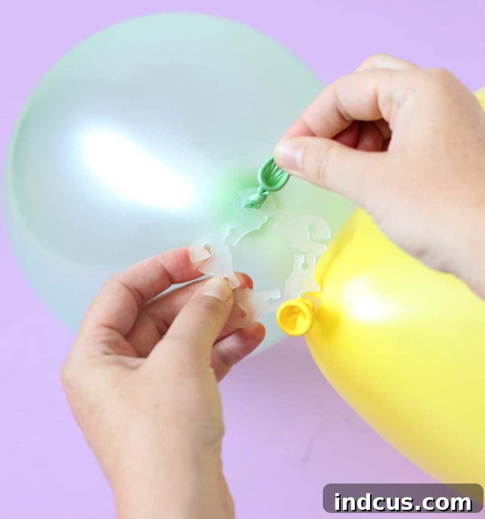 balloon clips for a balloon arch