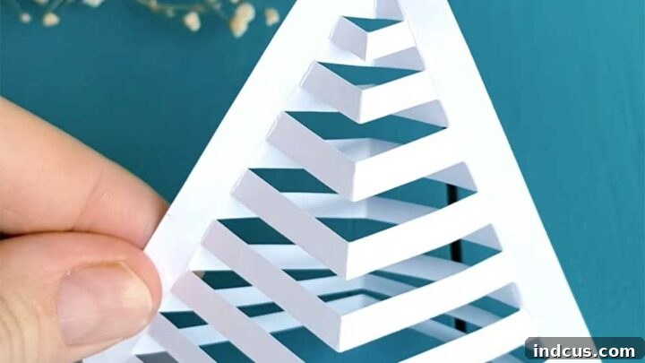 Hattifant's 3D paper Christmas trees from a template
