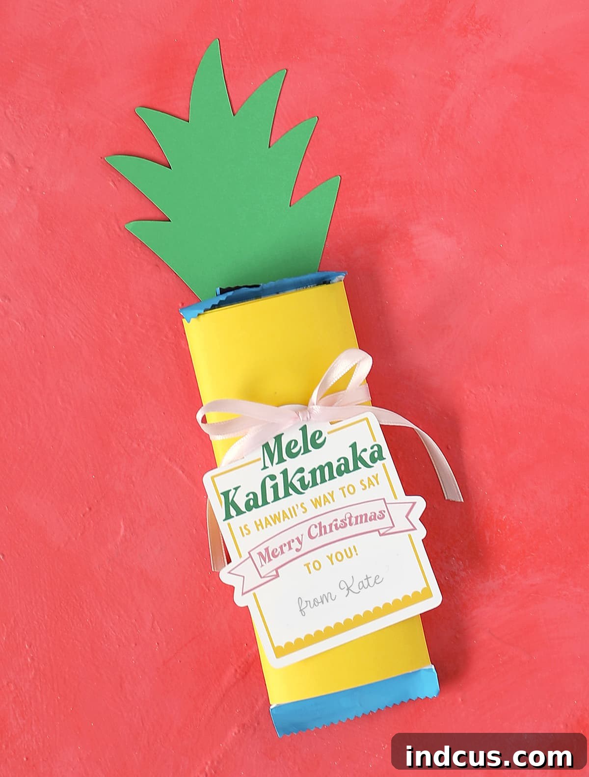 Tropical Christmas Pineapple Candy Bar Wrapper Printable 2 Mele Kalikimaka pineapple candy bar wrapper christmas gift idea with printable tag featuring a tropical holiday theme