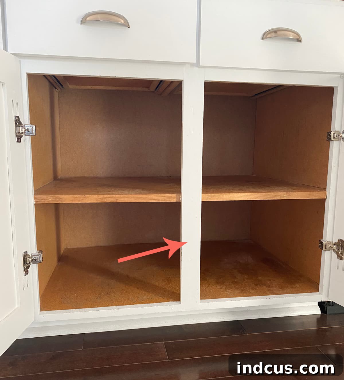 Identifying the center stile on a kitchen cupboard