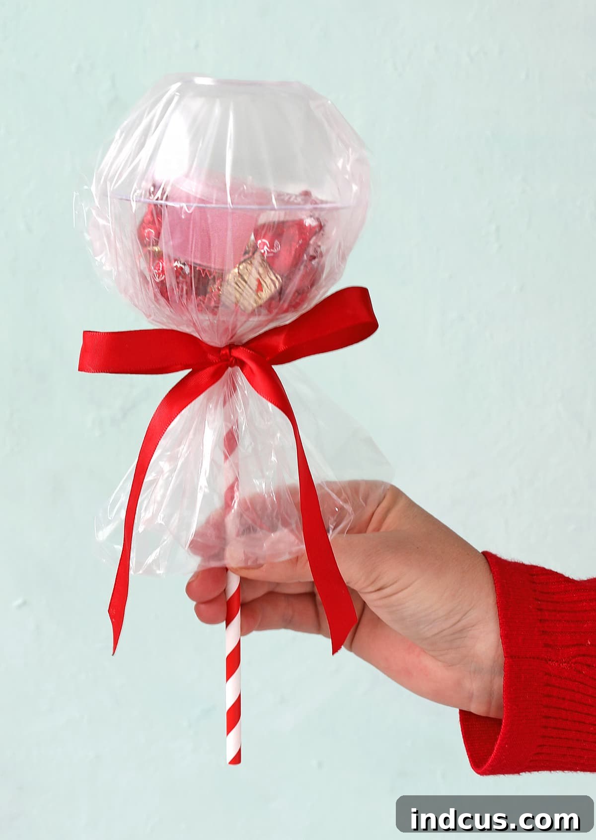 Darling oversized lollipops made from plastic bowls, filled with candy and small gifts for any holiday or occasion. A creative DIY gift idea.