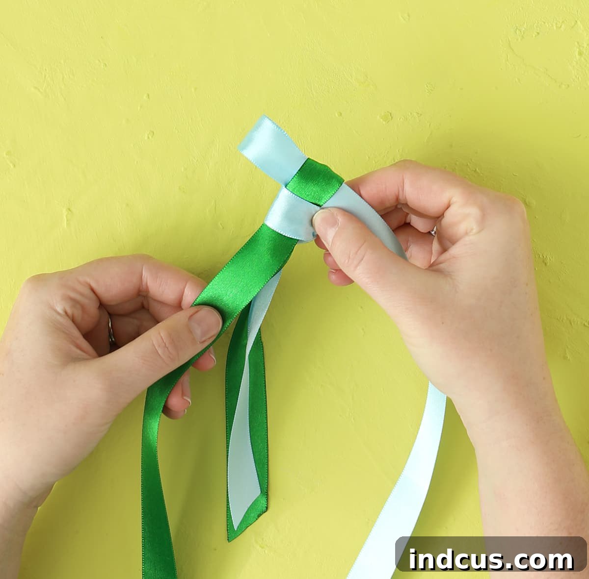 Weaving Beautiful Ribbon Leis 10 Adjusting tension to pull the first loop tight for a smooth braid