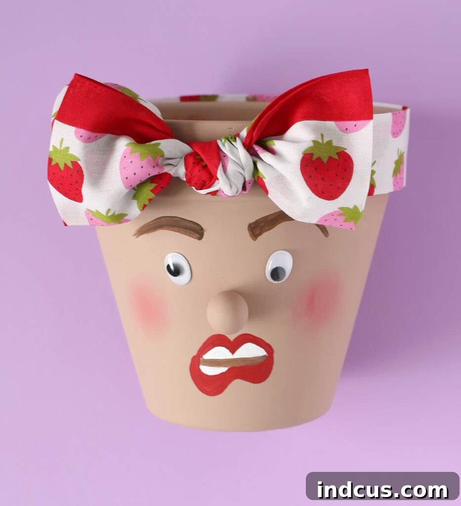 Funny face planter with a large bandana bow as an accessory