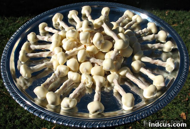 Ghoulish Gourmet Gathering 2 creepy candy pretzel bones for halloween