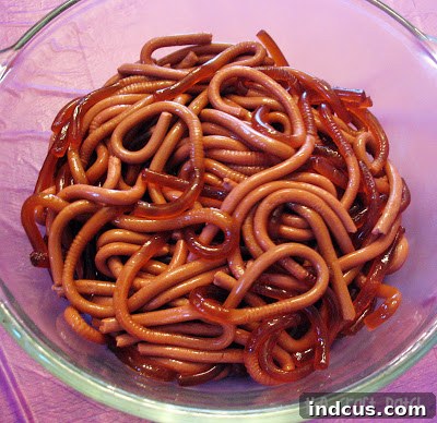 Spooktacular Halloween Feast 2011 4 How to make realistic and gross jello worms for Halloween dessert