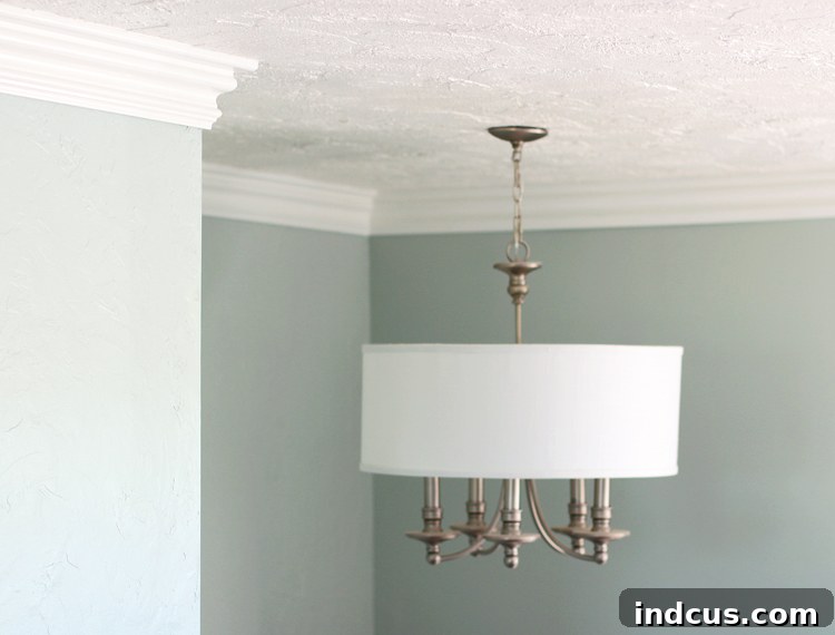 Detailed shot of foam crown molding installed in a corner of the living room