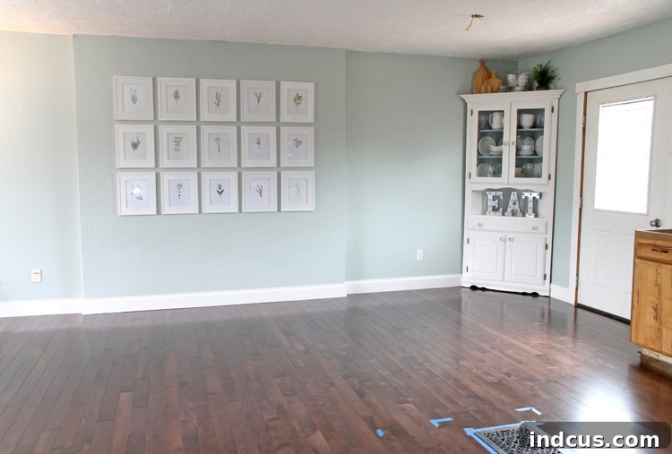Living room interior before the installation of crown molding, showing plain walls